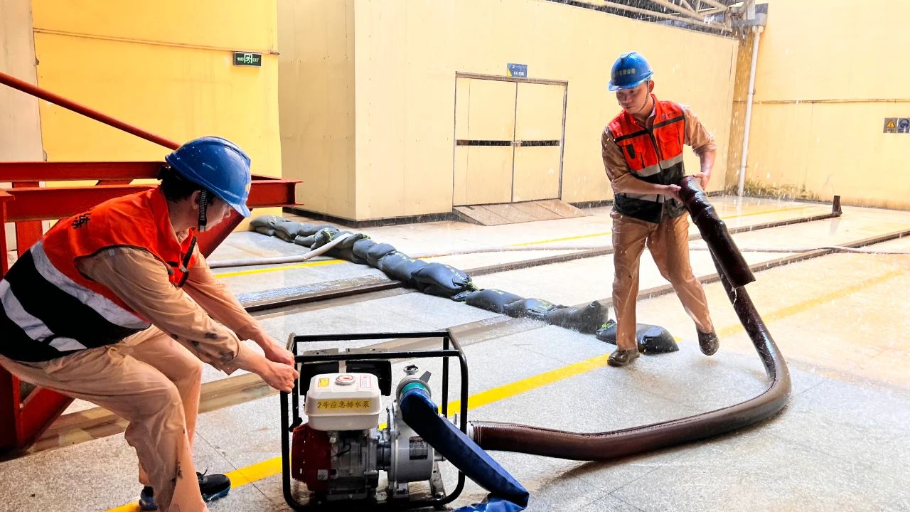 交資公司宋村電廠(chǎng)開(kāi)展老口航運(yùn)樞紐防洪搶險(xiǎn)應(yīng)急演練